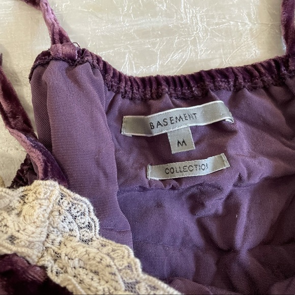 ❤️‍🔥3/$22❤️‍🔥 Purple crushed velvet cami tank top with white lace trim - Picture 3 of 5